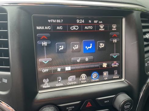 Used 2017 Jeep Grand Cherokee Altitude RWD image 25