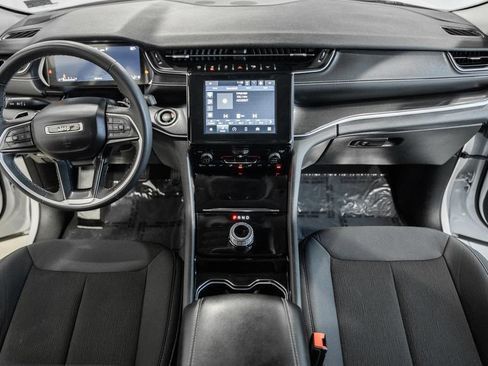 Certified 2023 Jeep Grand Cherokee Laredo AWD/4WD image 18