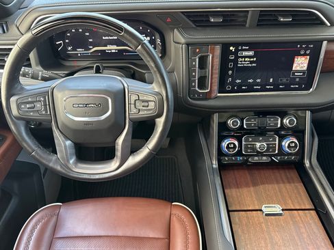 Used 2023 GMC Yukon XL Denali Ultimate AWD/4WD image 18