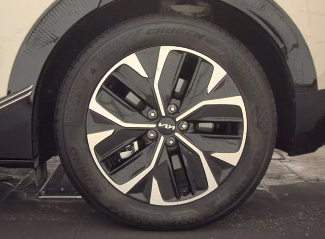 Certified 2023 Kia EV6 Wind AWD/4WD image 21