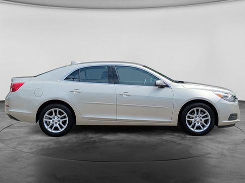 Used 2016 Chevrolet Malibu LT w/ Power Convenience Package FWD image 8