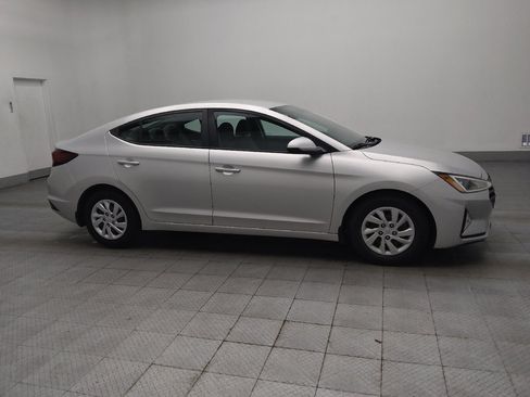 Used 2019 Hyundai Elantra SE FWD image 11