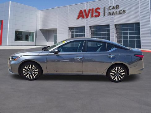 Used 2025 Nissan Altima 2.5 SV FWD image 10