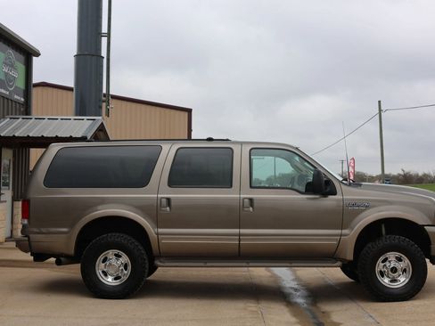 Used 2003 Ford Excursion Eddie Bauer image 2