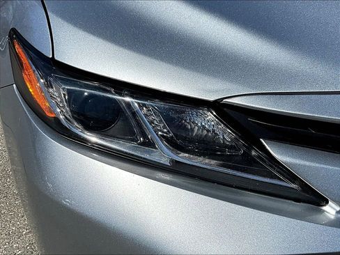 Used 2018 Toyota Camry LE FWD image 25