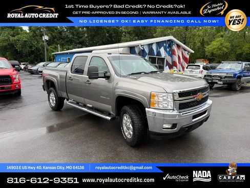 Used 2013 Chevrolet Silverado 2500 LT w/ Interior Plus Package AWD/4WD image 2