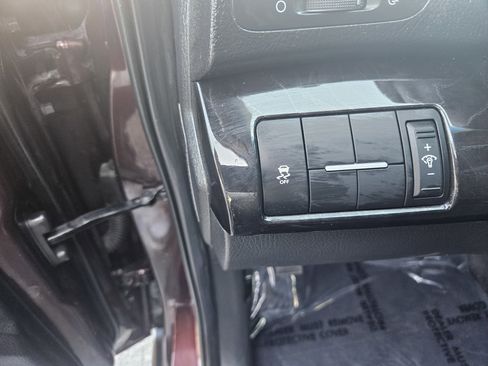 Used 2015 Kia Sorento LX image 12