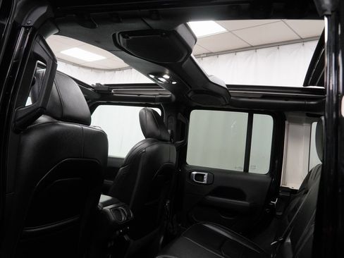 Certified 2021 Jeep Wrangler Unlimited Sahara w/ Cold Weather Group image 27