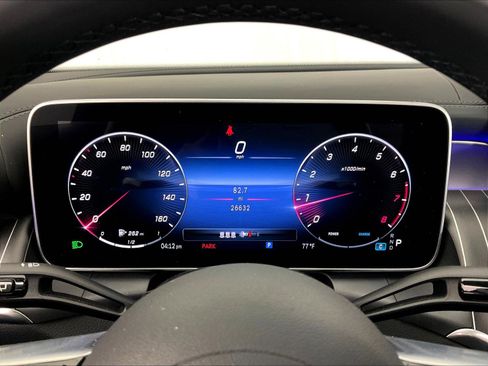 Used 2023 Mercedes-Benz GLC 300 4MATIC image 13