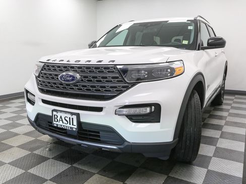 Used 2023 Ford Explorer XLT w/ Equipment Group 202A AWD/4WD image 4