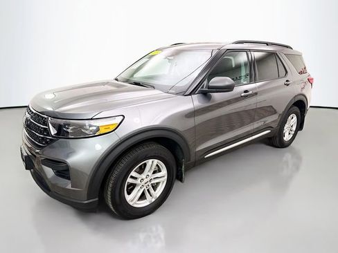 Used 2023 Ford Explorer XLT w/ Class IV Trailer Tow Package AWD/4WD image 3