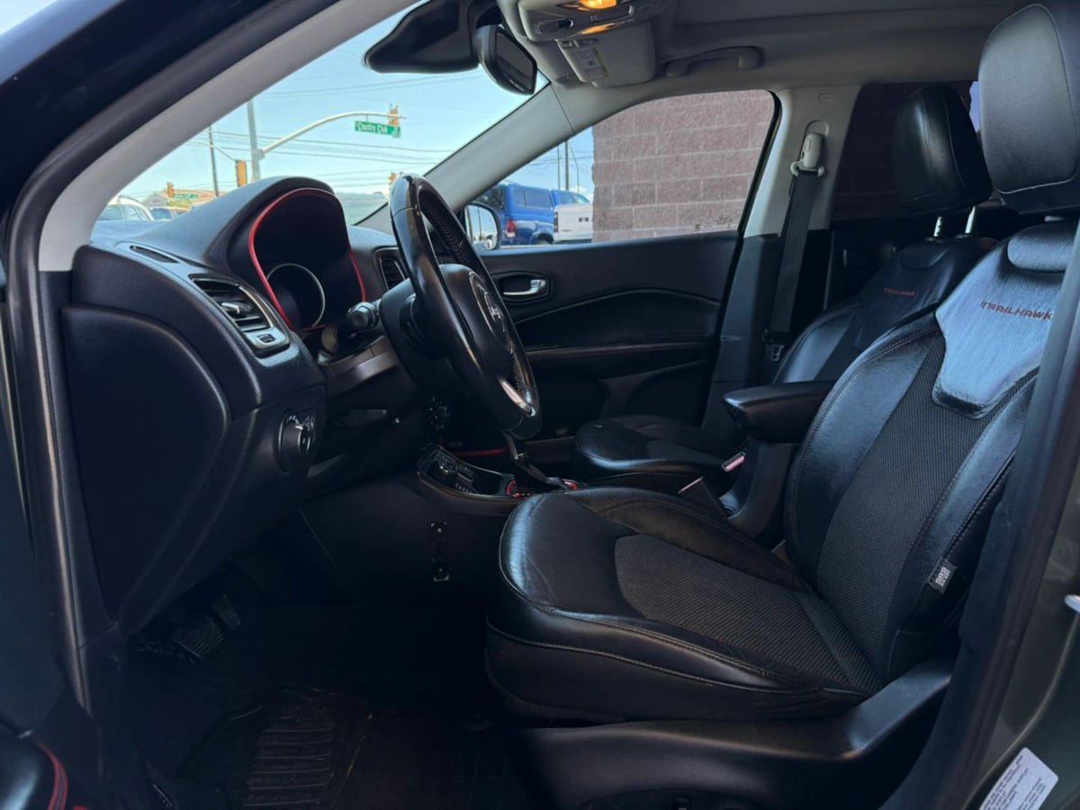 Used 2017 Jeep Compass Trailhawk AWD/4WD image 38