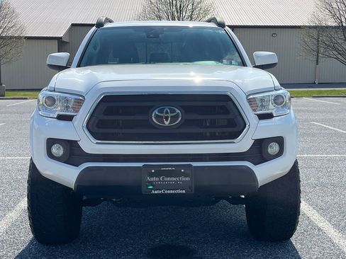 Used 2022 Toyota Tacoma SR5 AWD/4WD image 3