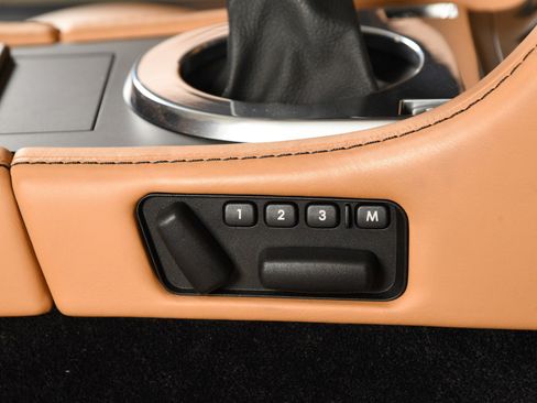 Used 2011 Aston Martin V8 Vantage Roadster RWD image 32