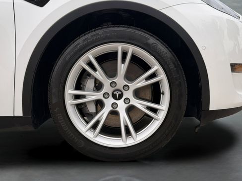 Used 2021 Tesla Model Y Long Range AWD/4WD image 57