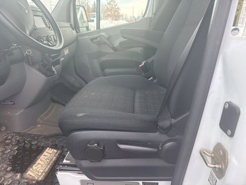 Used 2015 Freightliner Sprinter 2500 image 7