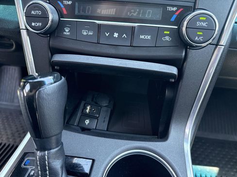 Used 2017 Toyota Camry XLE FWD image 31