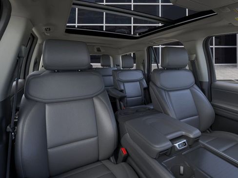 New 2026 Ford Expedition Active image 10