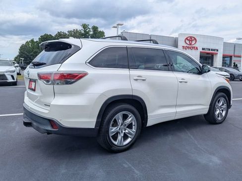 Used 2014 Toyota Highlander Limited Platinum FWD image 3