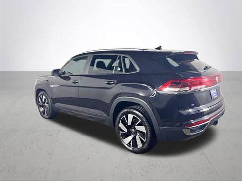 Certified 2024 Volkswagen Atlas Cross Sport SE image 8
