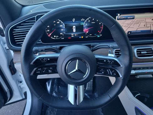 Certified 2025 Mercedes-Benz GLS 580 4MATIC image 32