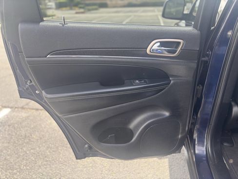 Used 2017 Jeep Grand Cherokee Limited w/ Luxury Group II AWD/4WD image 29