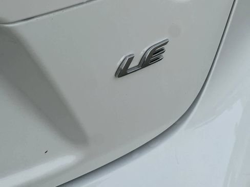 Used 2022 Toyota Corolla LE image 16