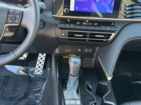 Used 2025 Toyota Camry SE FWD image 15
