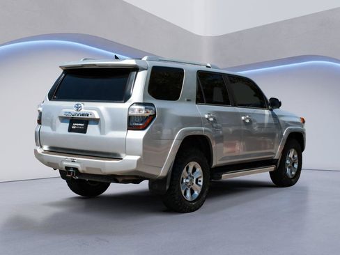 Used 2015 Toyota 4Runner SR5 AWD/4WD image 4
