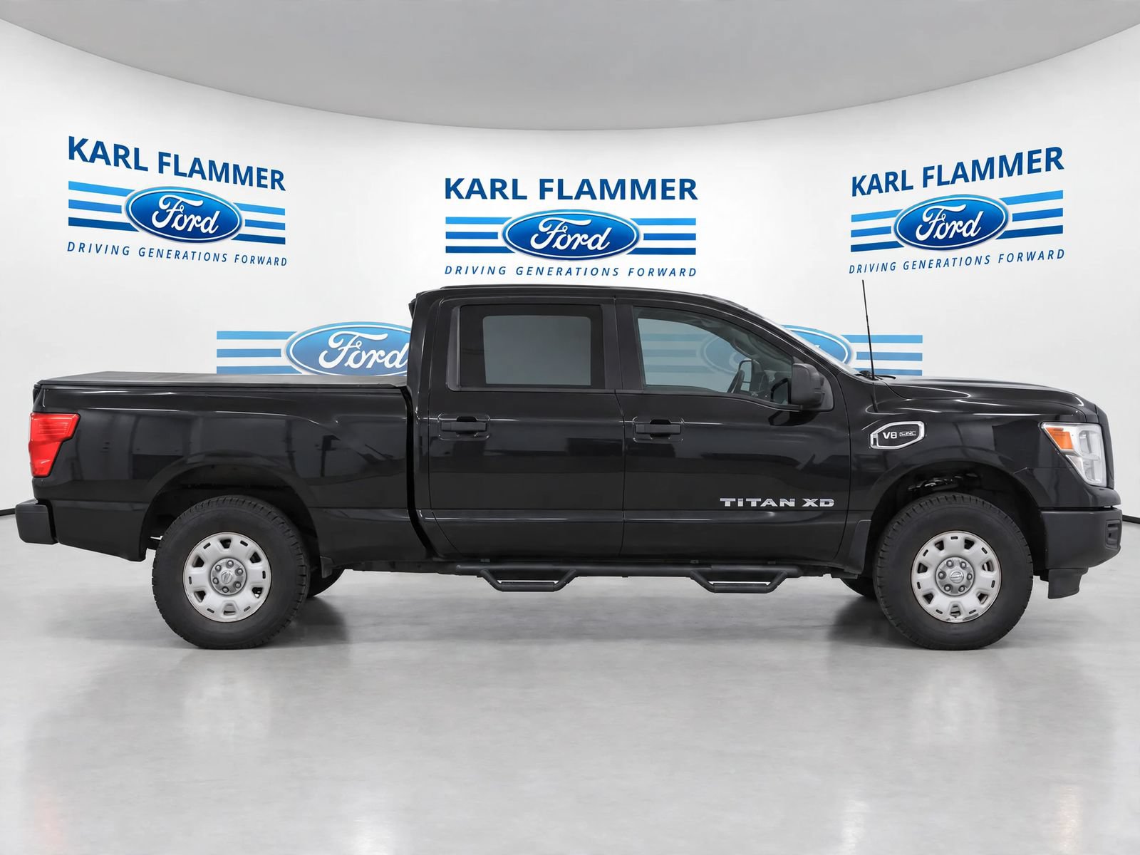 Used 2017 Nissan Titan S RWD image 2