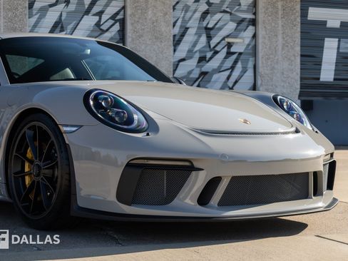 Used 2018 Porsche 911 GT3 RWD image 2