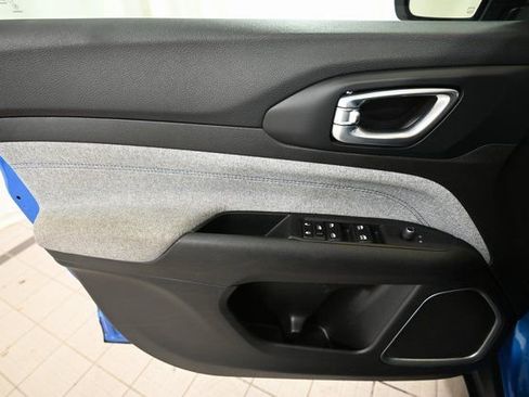 Used 2024 Jeep Compass Latitude image 21