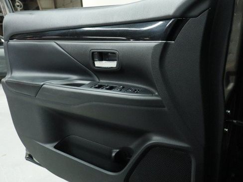 Used 2019 Mitsubishi Outlander SE FWD image 18
