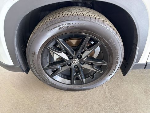 Used 2024 Toyota Grand Highlander Limited image 10