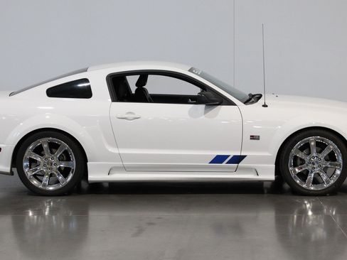 Used 2005 Ford Mustang GT RWD image 26