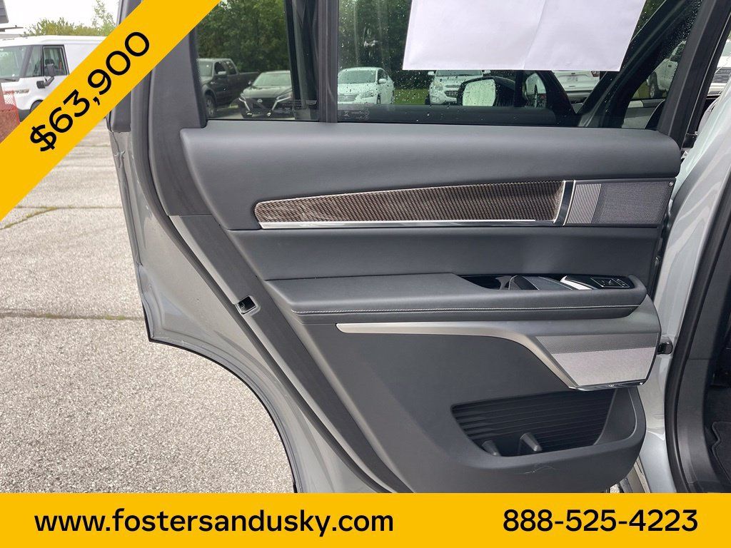 Used 2026 Cadillac Vistiq Luxury AWD/4WD image 16