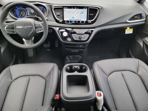 New 2026 Chrysler Pacifica Select AWD/4WD image 25
