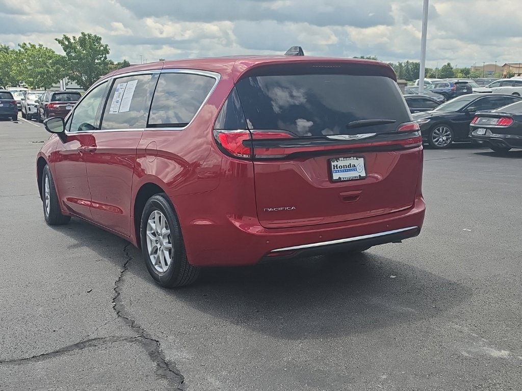Used 2025 Chrysler Pacifica Select FWD image 5
