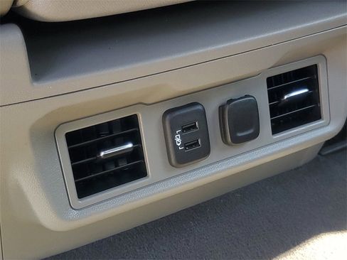 Used 2022 Chevrolet Silverado 1500 LT image 30