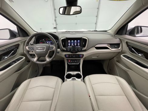 Used 2020 GMC Terrain Denali w/ Denali Premium Package AWD/4WD image 3