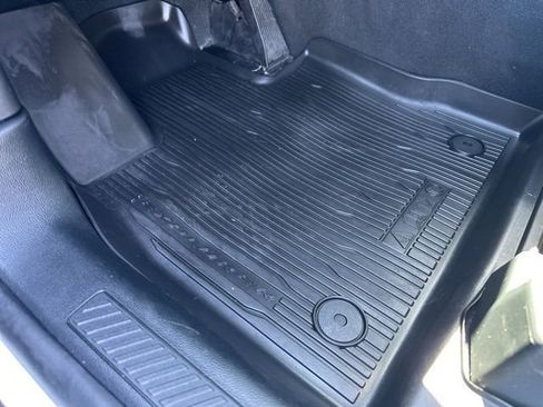 Used 2024 Ford Explorer XLT AWD/4WD image 18