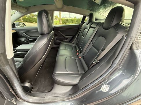 Used 2018 Tesla Model 3 Long Range image 11