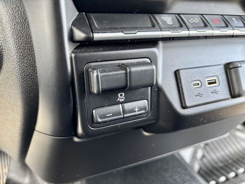 Used 2023 GMC Sierra 2500 SLE w/ SLE Convenience Package image 5