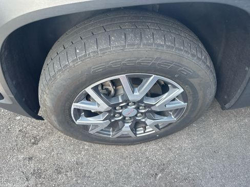 Used 2023 GMC Acadia SLT AWD/4WD image 6