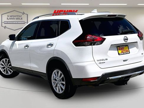 Used 2018 Nissan Rogue SV FWD image 4