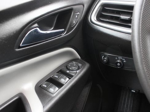 Used 2020 Chevrolet Equinox LT image 14