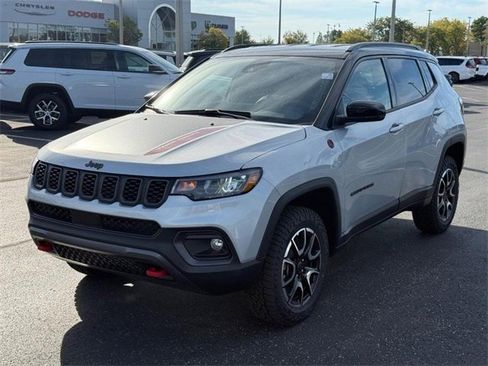 New 2026 Jeep Compass Trailhawk image 9
