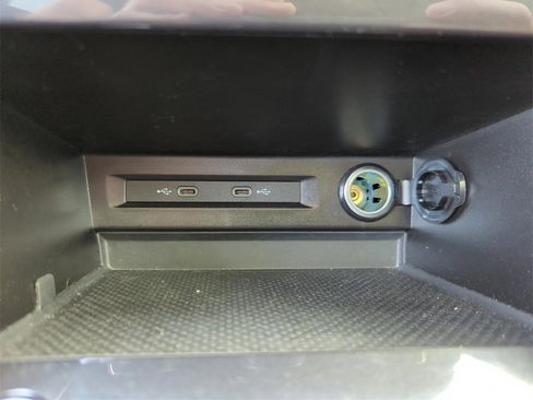 Used 2024 Volkswagen Tiguan Wolfsburg Edition image 33