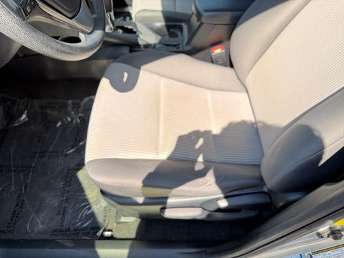 Used 2015 Toyota RAV4 LE AWD/4WD image 22