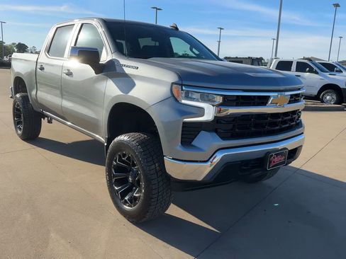 Used 2025 Chevrolet Silverado 1500 LT AWD/4WD image 3